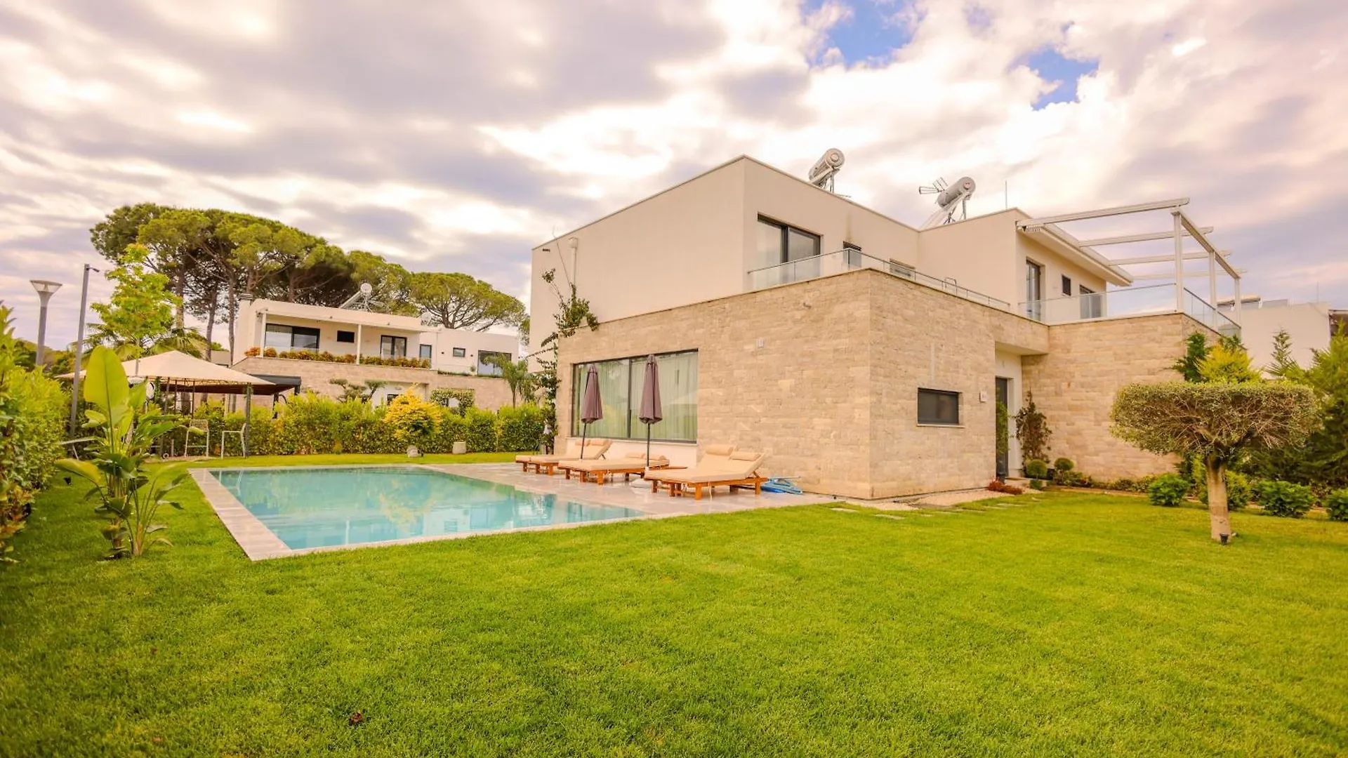 Sanpietro Premium Villas Draç 0*,